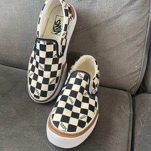 Vans black and white w/ rubber gum sole size 8 womens 6.5 mens